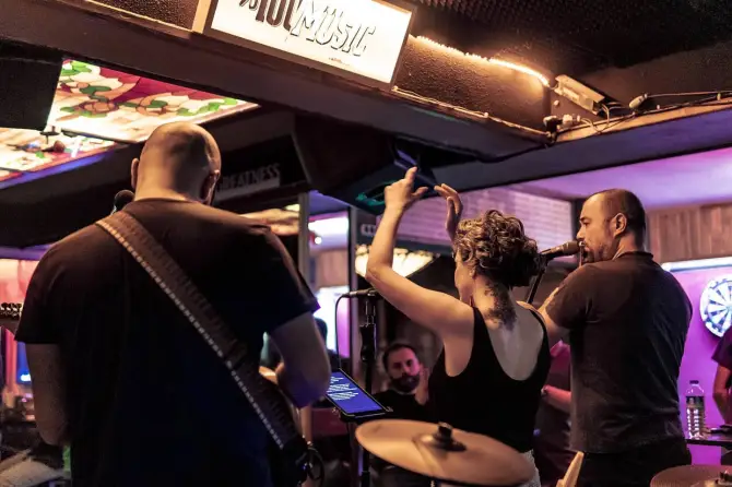 Sherwood Pub - İzmir Mekan Rehberi
