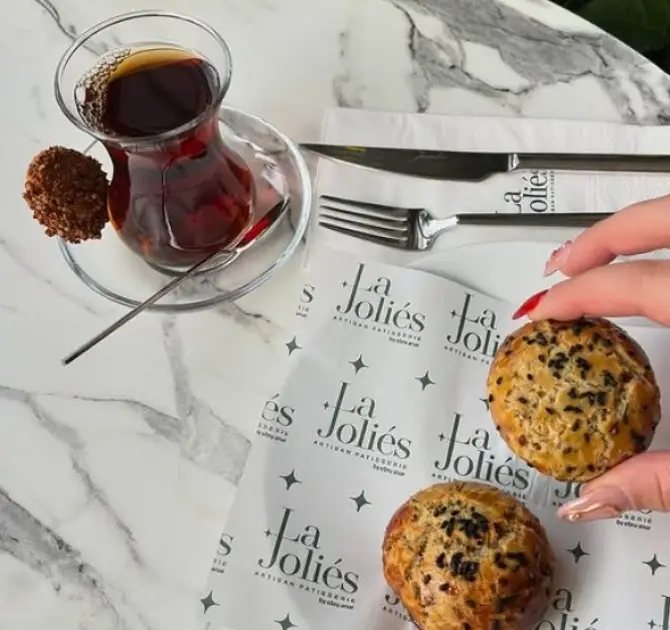 La Joliés Patisserie  - İzmir Mekan Rehberi