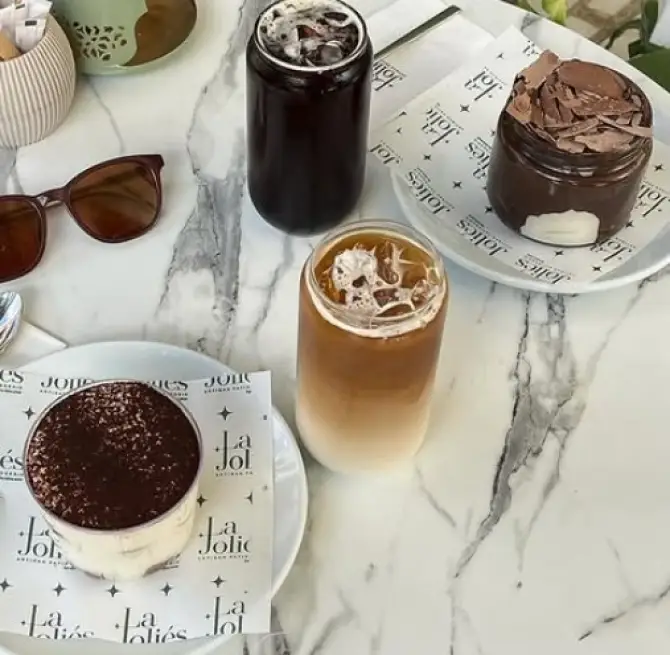 La Joliés Patisserie  - İzmir Mekan Rehberi