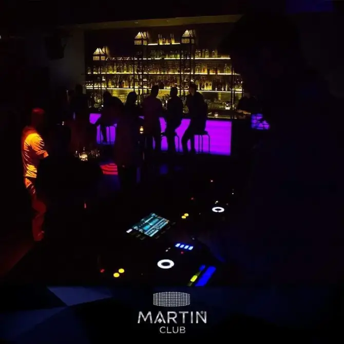 Martin Club Bayraklı - İzmir Mekan Rehberi