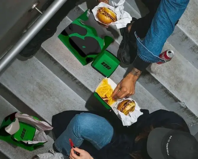 Razz Burger - İzmir Mekan Rehberi