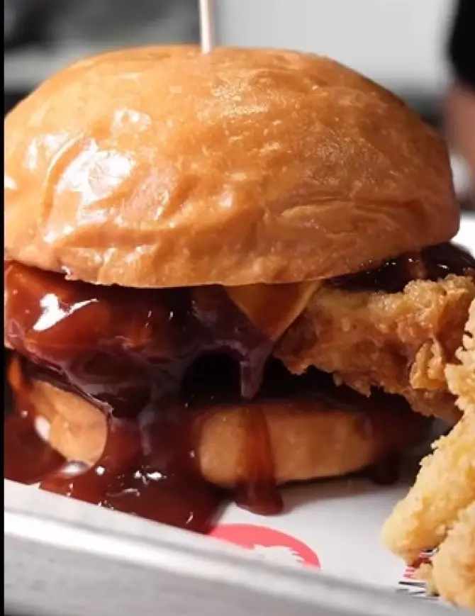 Sasso Fried Chicken Bostanlı - İzmir Mekan Rehberi