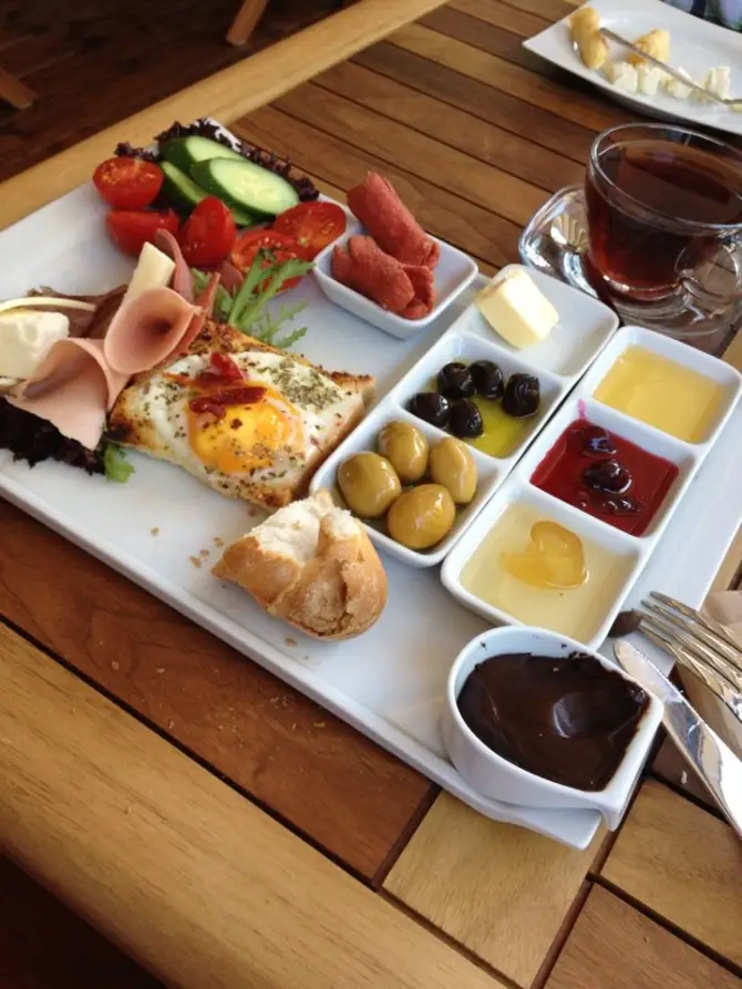 Schanze Bistro - İzmir Mekan Rehberi
