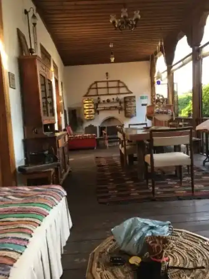 Taş Köprü Cafe Kahvaltı & Restaurant - İzmir Mekan Rehberi