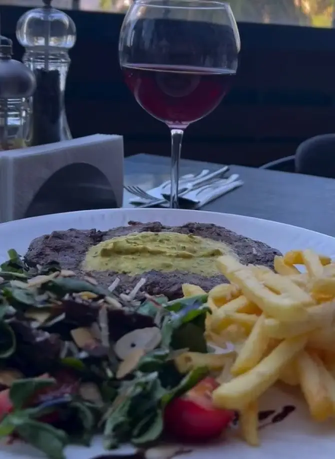 The Berry Restaurant - İzmir Mekan Rehberi